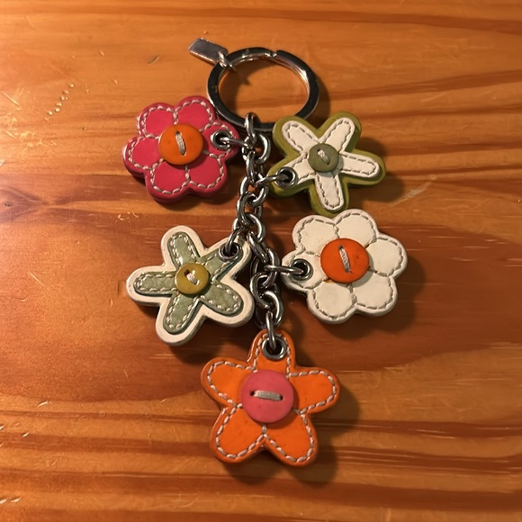Vintage Coach Leather Flowers Key Fob - Picture 3 of 5